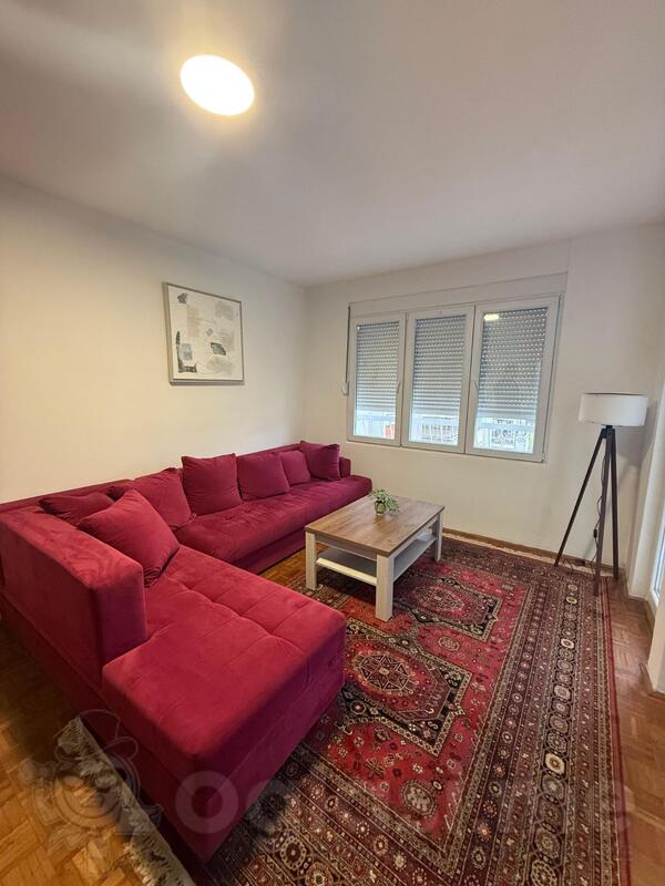 Trosoban stan 100m2 - Bar - Centar grada