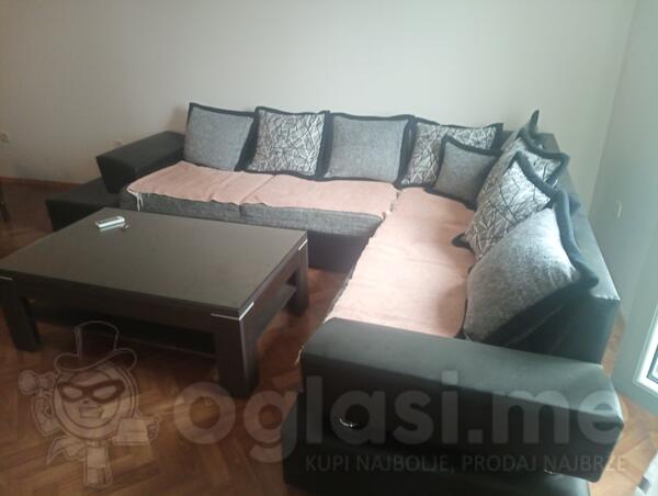 Prodajem ugaonu garnituru i sto sa staklom