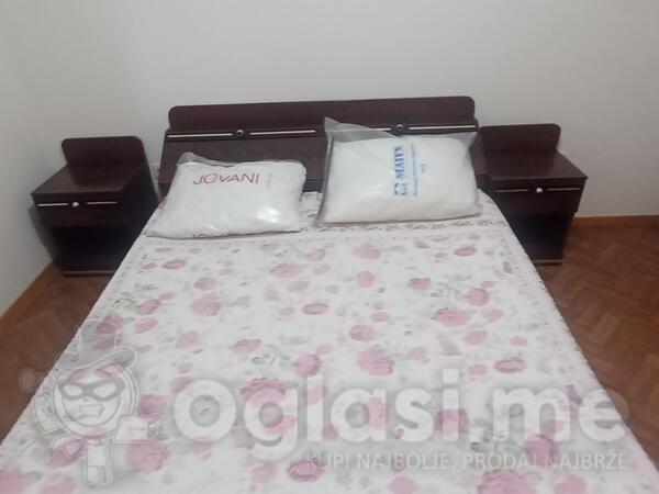 Prodajem lezaj sa nocnim stocicima