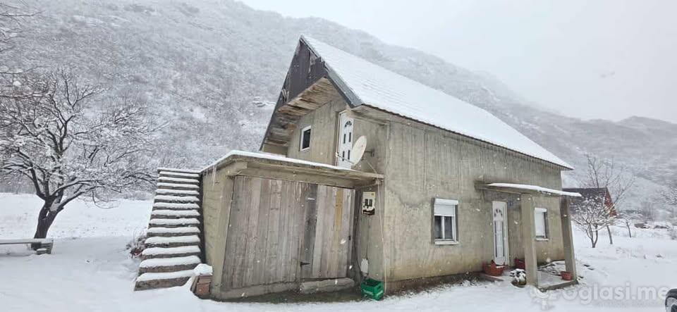 Porodična kuća 212m2 - Šavnik - Komarnica