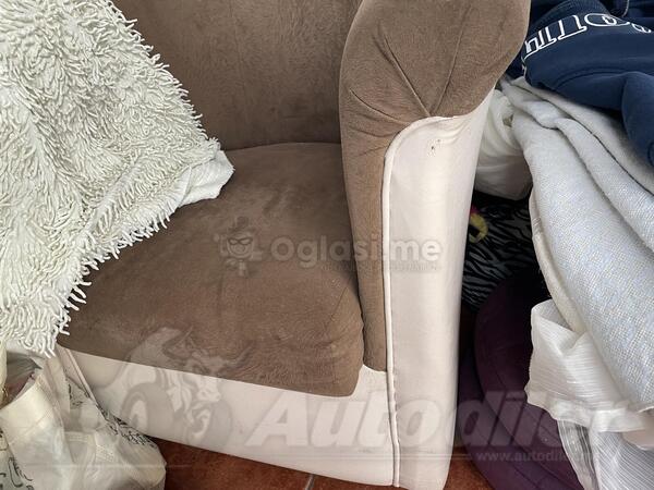 Prodajem fotelju / prevrnuta koža / koža 