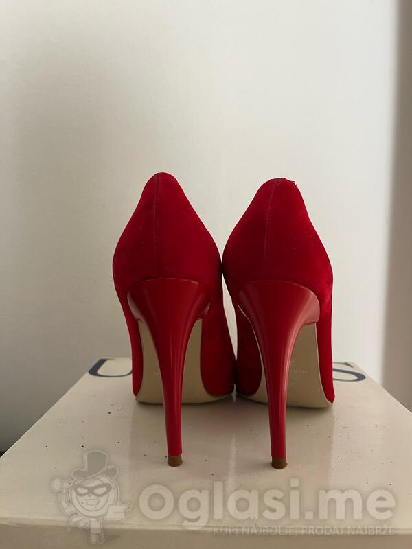 jednom nosene crvene salonke 