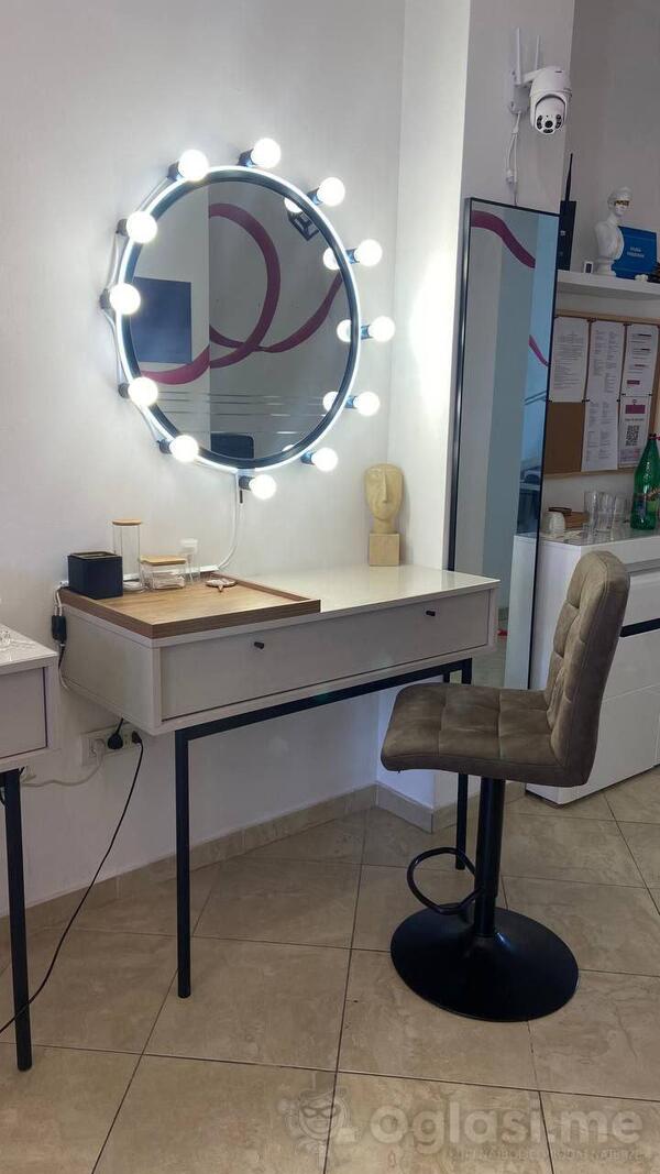 Šminkerski sto, ogledalo