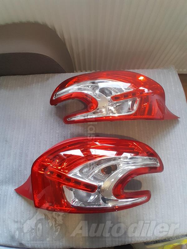 Oba stop svjetla za Peugeot - 208 - 2011