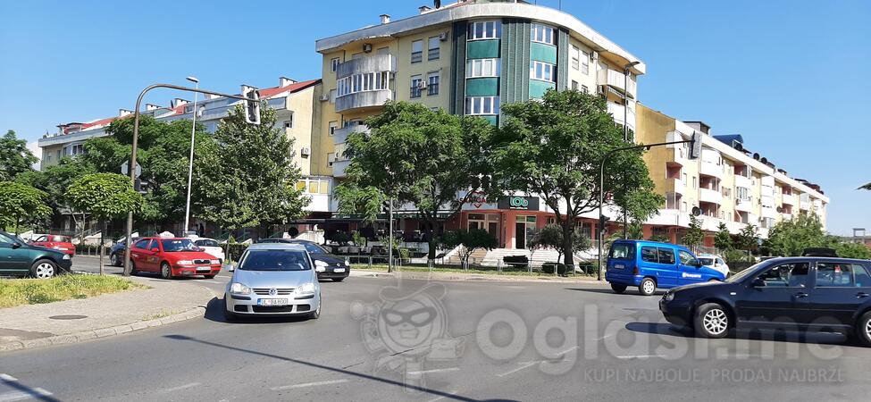 Jednosoban stan 43m2 - Podgorica - Zabjelo Zgrada Amfore. Krivi most