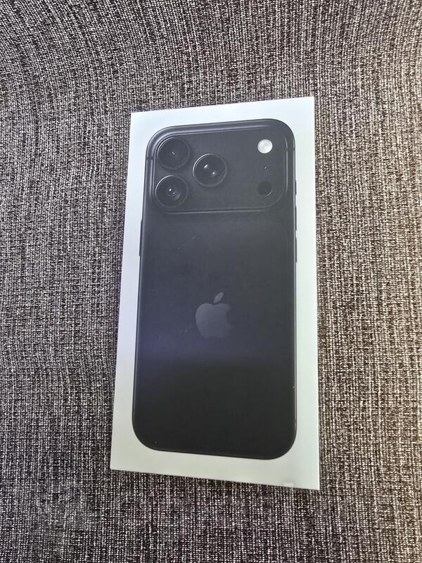 Apple - 18 pro 256gb