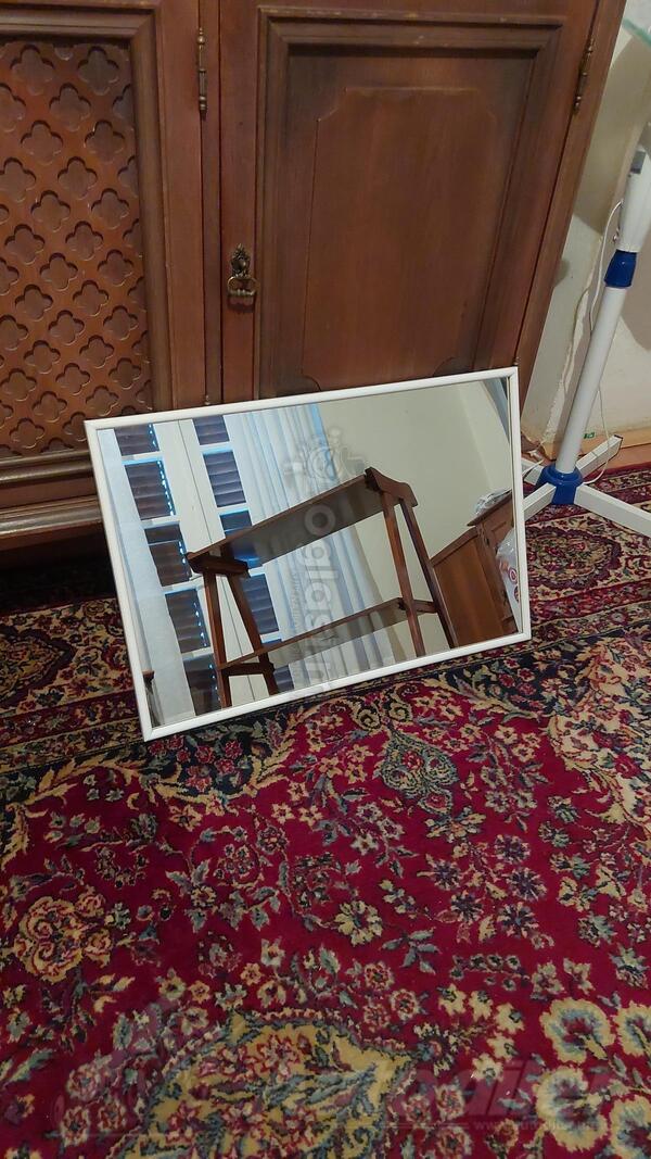 Ogledala-dva manja jedno veliko samo 30 eur!