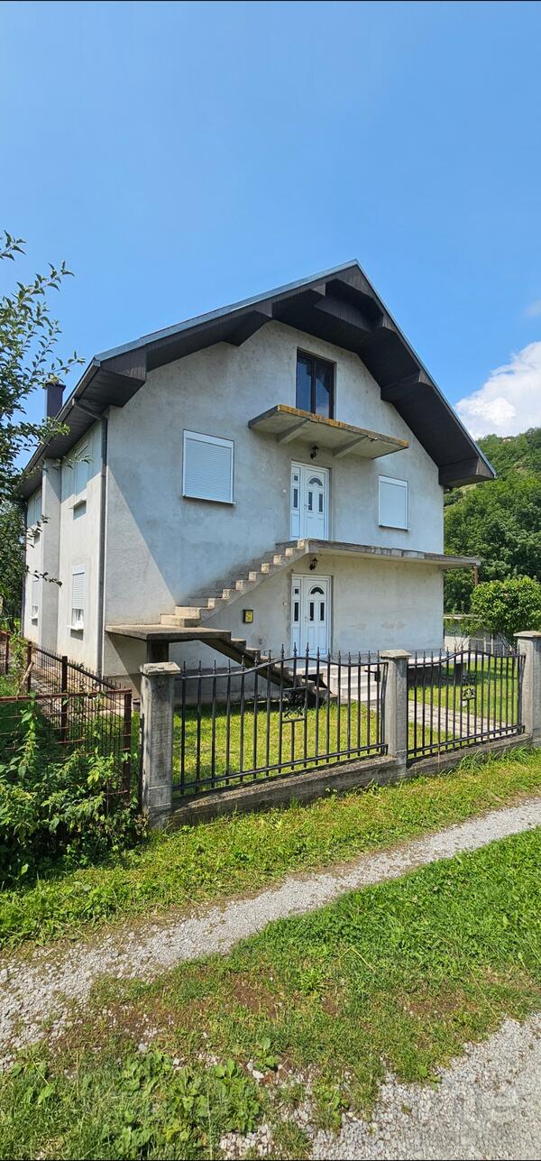Porodična kuća 240m2 - Bijelo Polje - Loznica