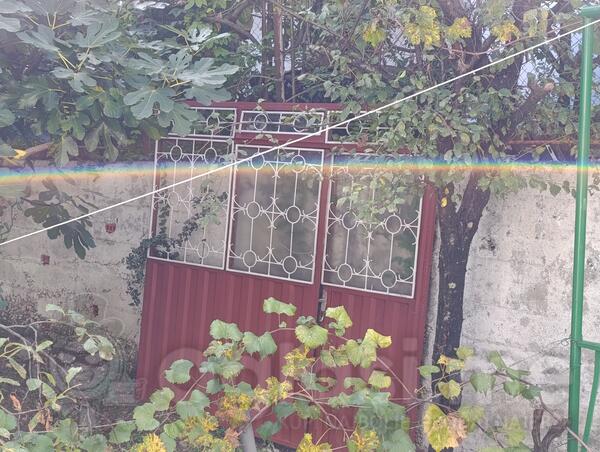 Prodajem trokrilna garazna vrata koja su 240 sa 240