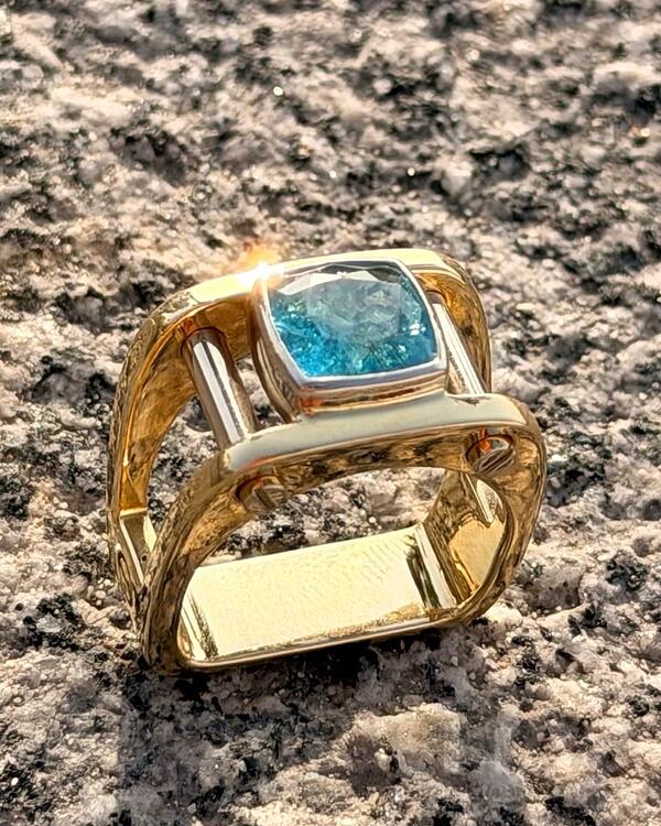Magic Ring · Paraiba Neon Blue 2,21 ct · GIL sertifikat