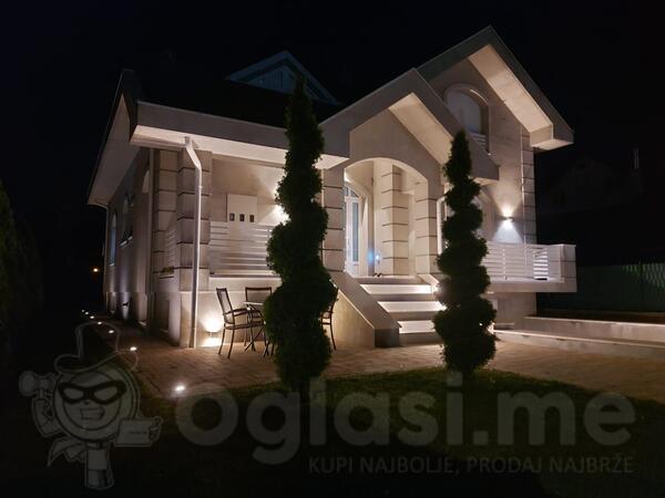 Porodična kuća 380m2 - Inđija - Inđija (uži dio)