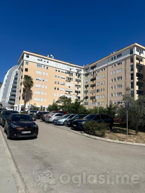 Garsonjera 39m2 - Bar - Centar grada