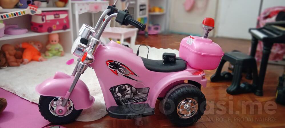 Dječiji motor na akumulator