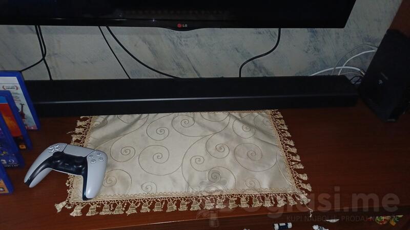 Prodajem samsung sounbar q60t sa dodatnim zvucnicima i wooferom