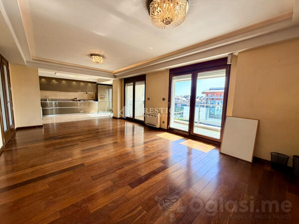 Dvosoban stan 142m2 - Podgorica - Preko Morače