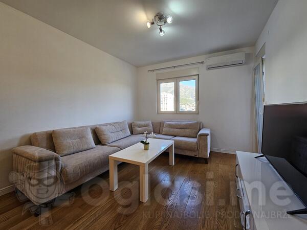 Dvosoban stan 70m2 - Bar - Centar grada
