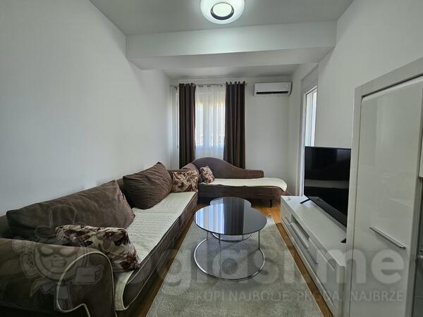 Jednosoban stan 49m2 - Bar - Centar grada