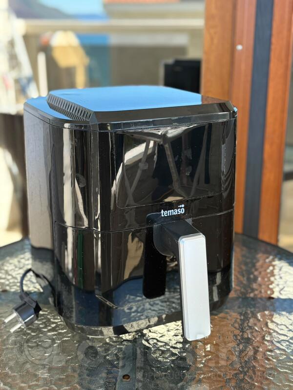 Prodajem Temaso AirFryer XL AF-1700