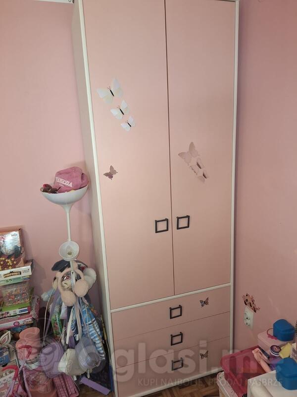 Prodajem djeciji ormar, djeciji krevet, i krevetac za bebe 3u1