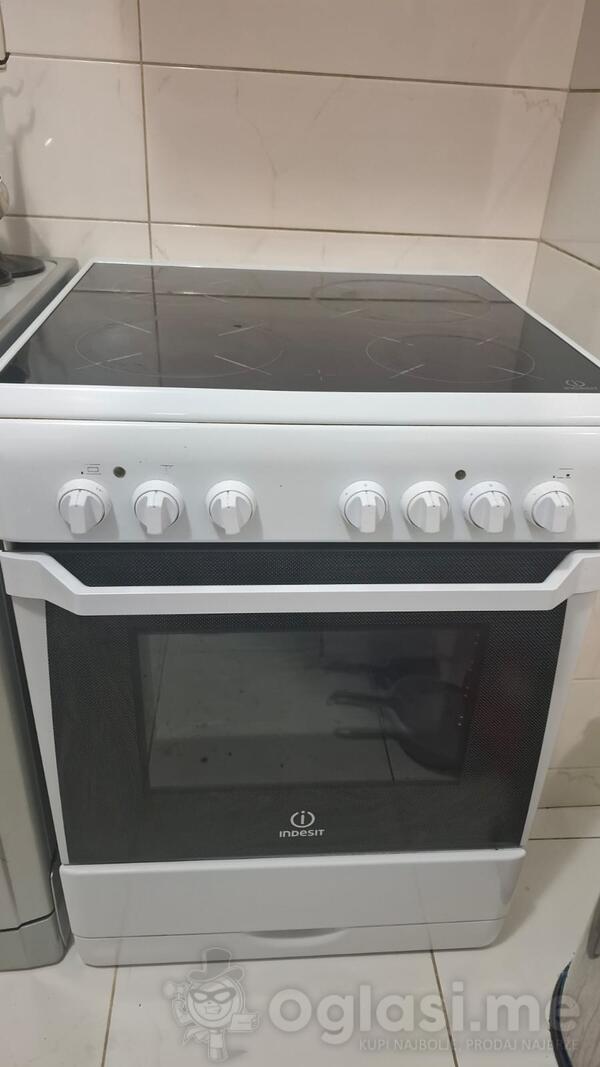 Prodajem šporet Indesit sa ravnom plocom i rernom