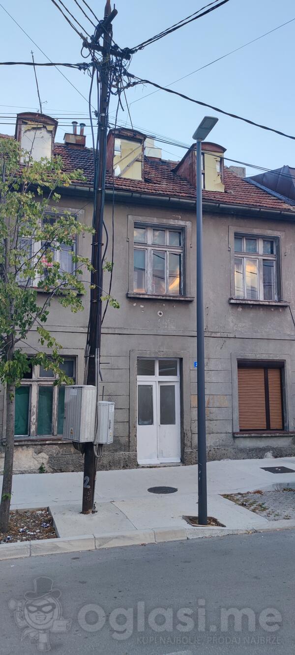 Jednosoban stan 30m2 - Cetinje - Cetinje (uži dio) 4 Proleterska br.30