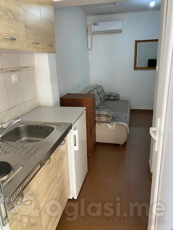 Porodična kuća 15m2 - Podgorica - Momišići