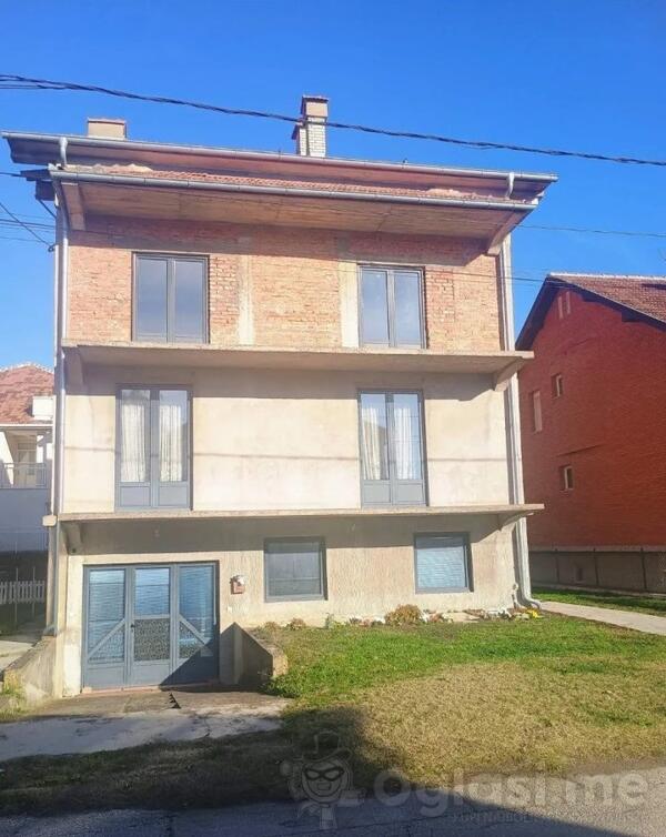 Kuća sa više stanova 660m2 - Jagodina - Jagodina (uži dio)