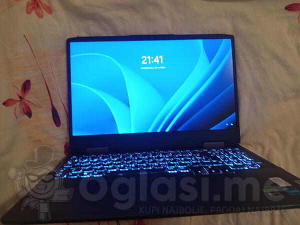 Lenovo 15IRH8  - 15.6" Intel i5 16GB GB