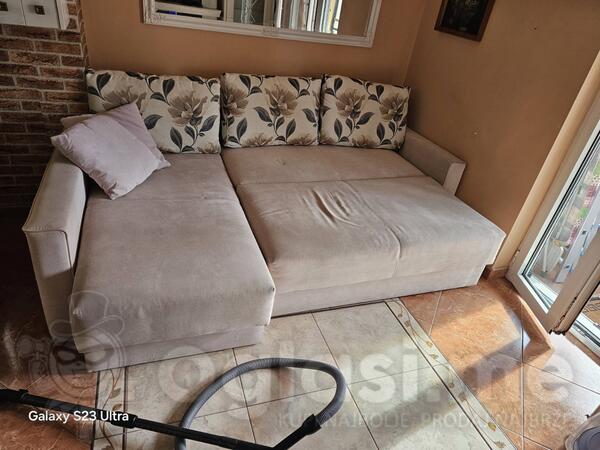 Prodajem vise komada polovnog malo koriscenog namjestaja povoljno