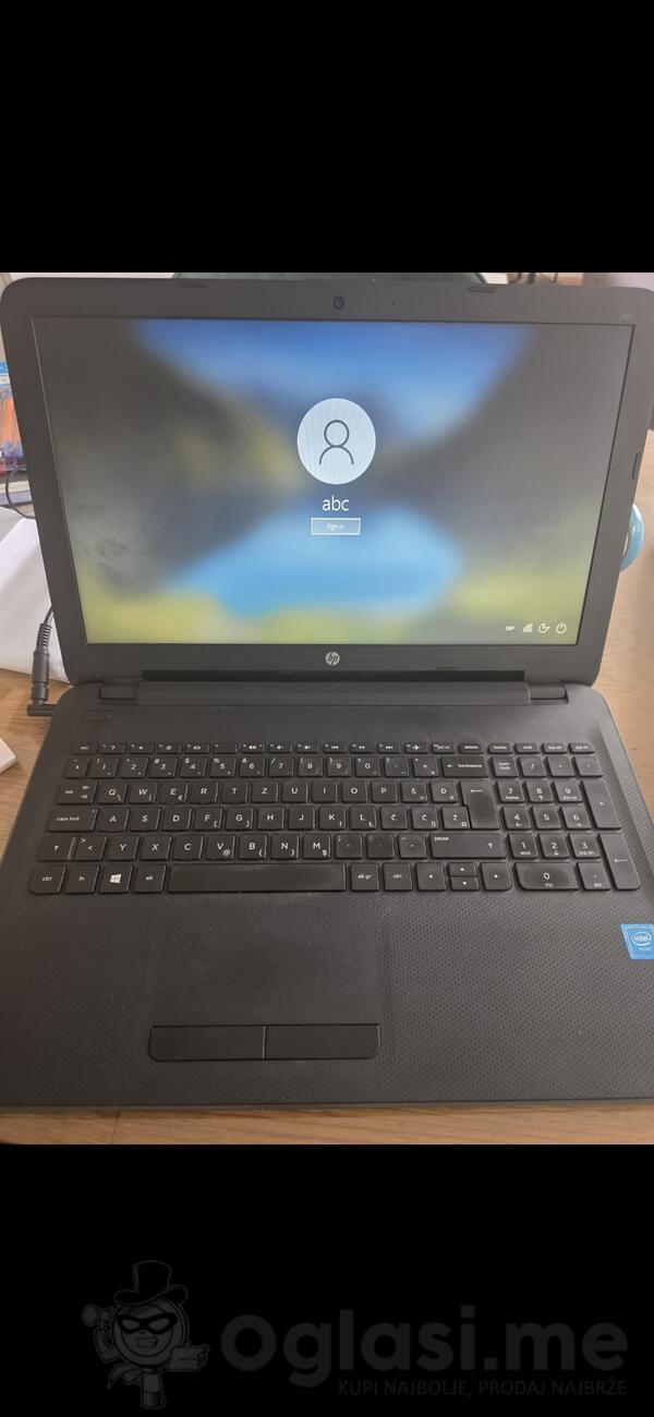 HP QVUARU8 - 15.6" Intel Celeron 4GB GB