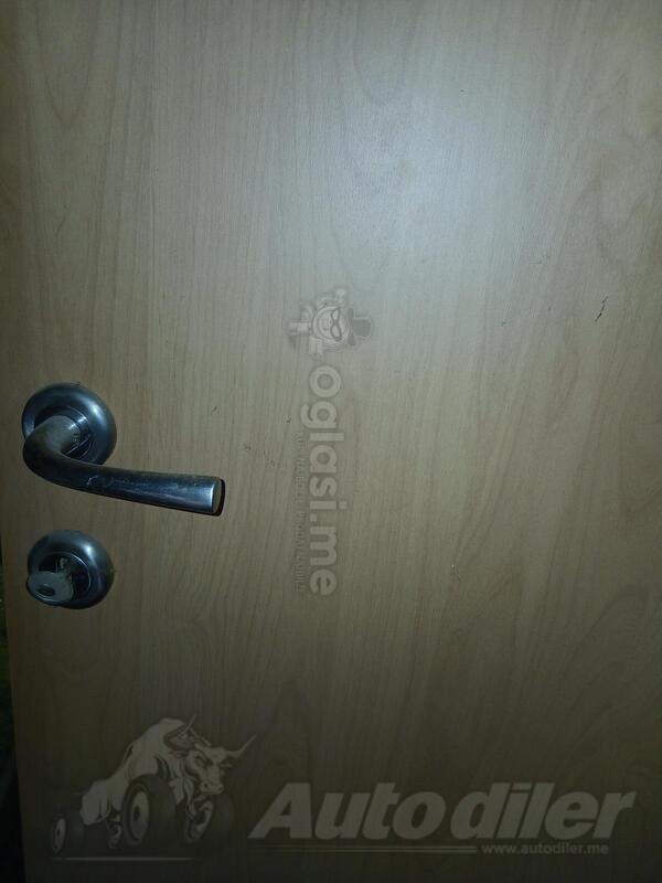 Na prodaju 5 polovnih sobnih vrata + 1 nova blindirana vrata