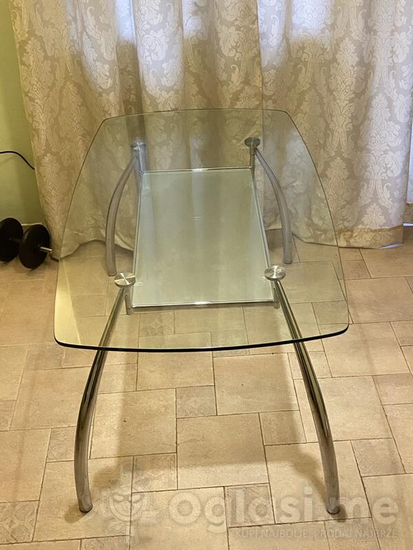 Trpezarijski stakleni sto