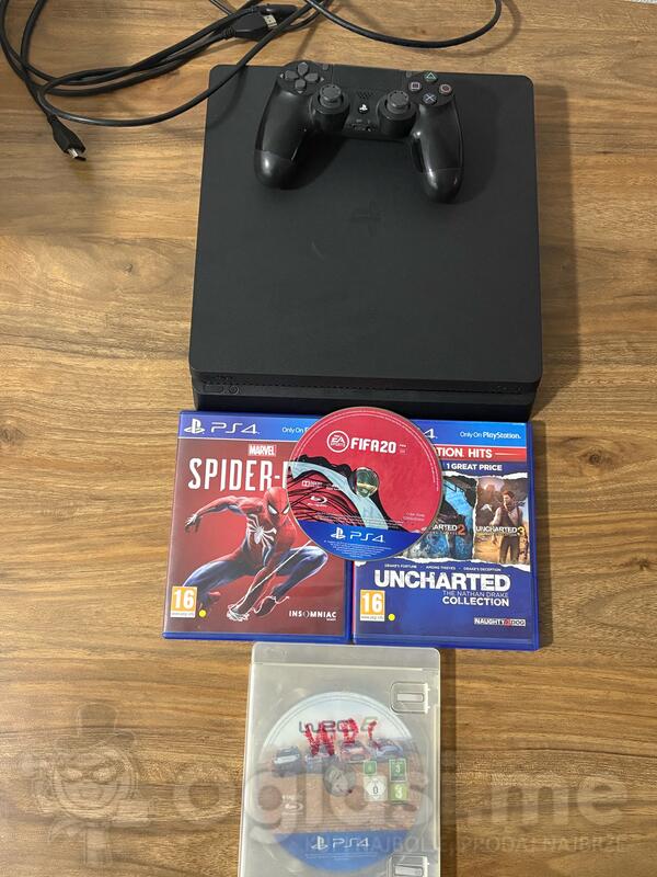Play station 4 slim