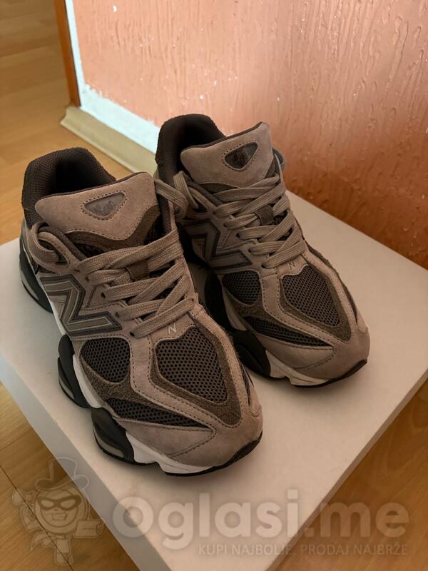 Prodajem New Balance 9060