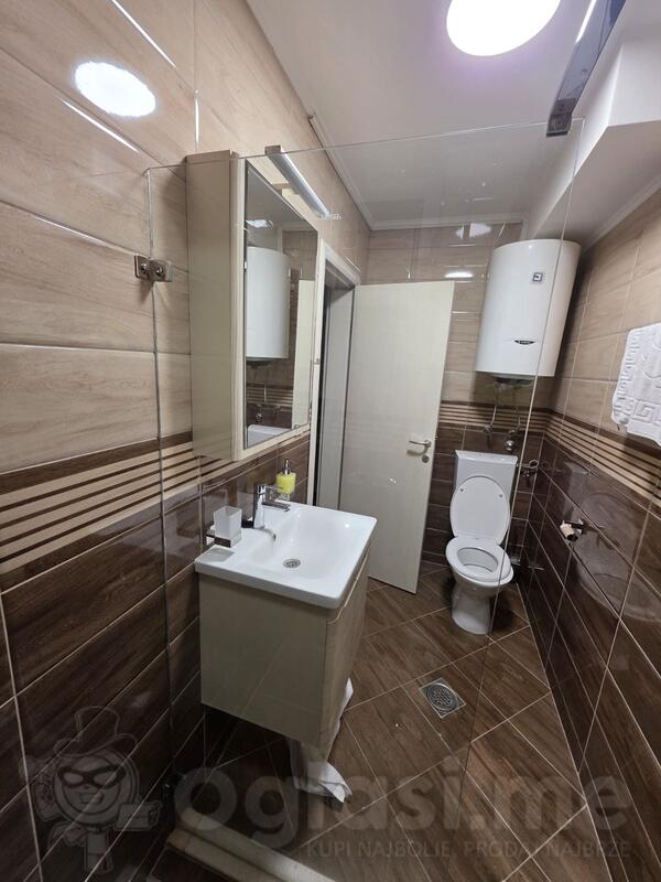 Koljeno staklo za tuš kabine