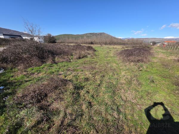 Građevinsko zemljište 2500m2 - Podgorica - Donja Gorica