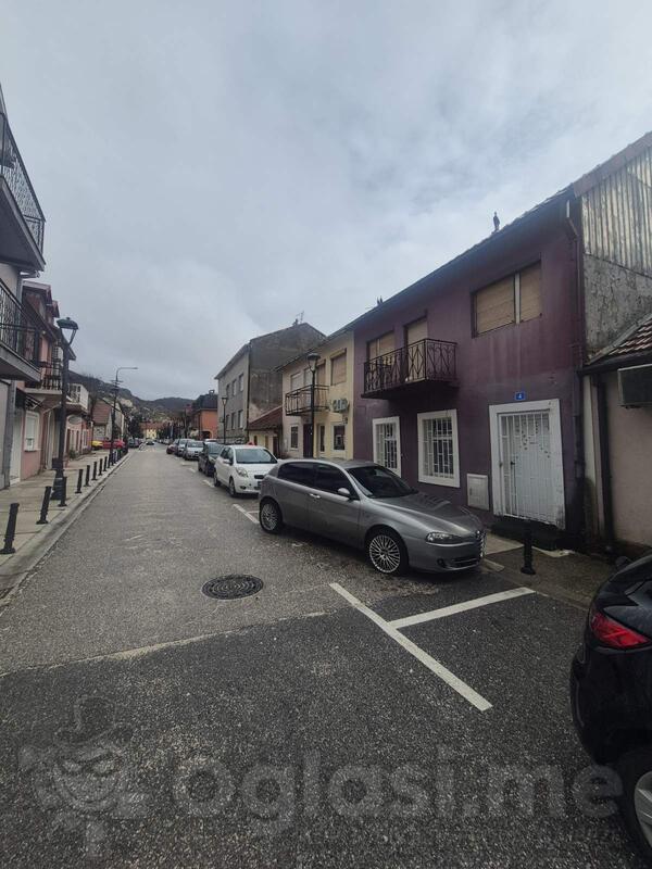 Porodična kuća 100m2 - Cetinje - Cetinje (uži dio)