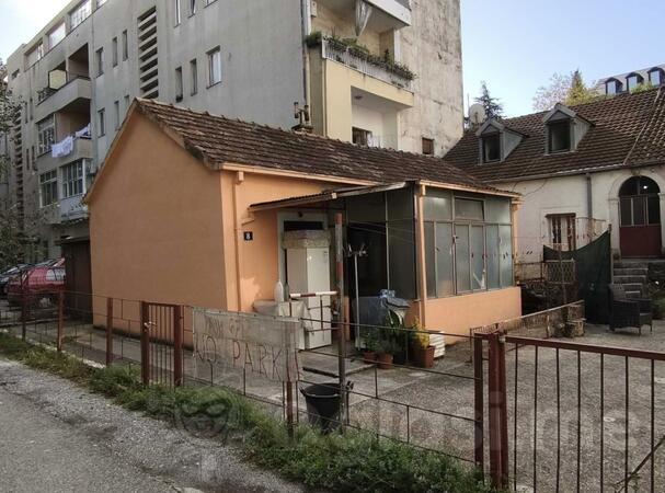 Porodična kuća 60m2 - Podgorica - > Okolina grada