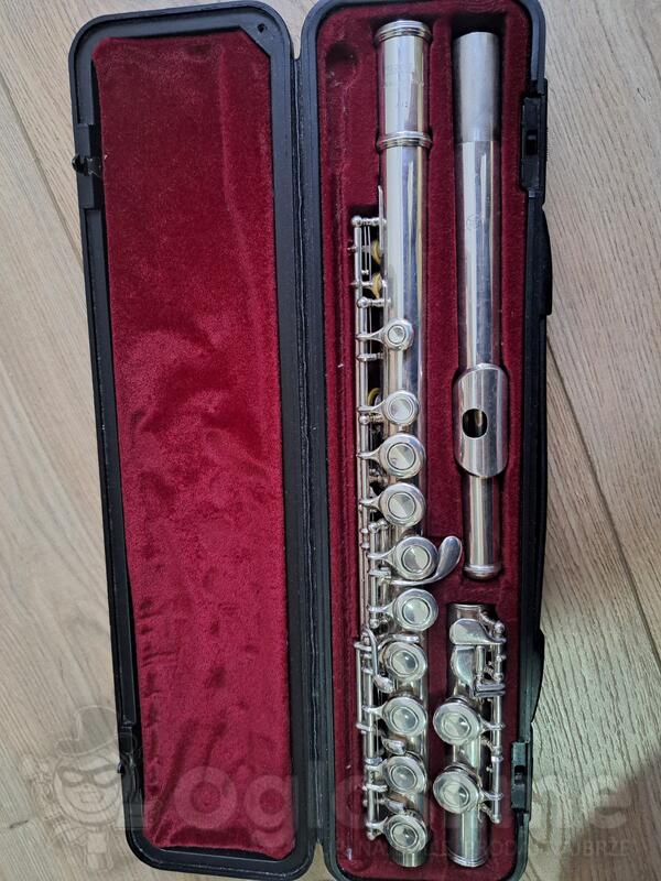 Prodajem YAMAHA 211S flautu