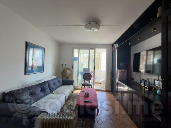 Dvosoban stan 75m2 - Bar - Centar grada