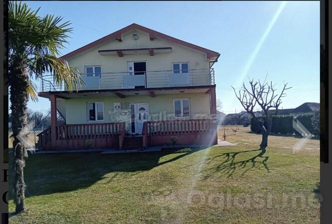 Porodična kuća 250m2 - Podgorica - > Okolina grada