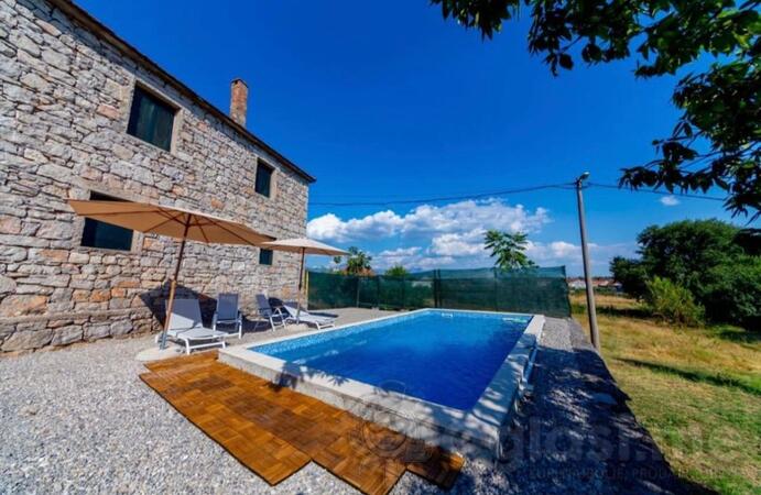 Porodična kuća 120m2 - Podgorica - Zelenika