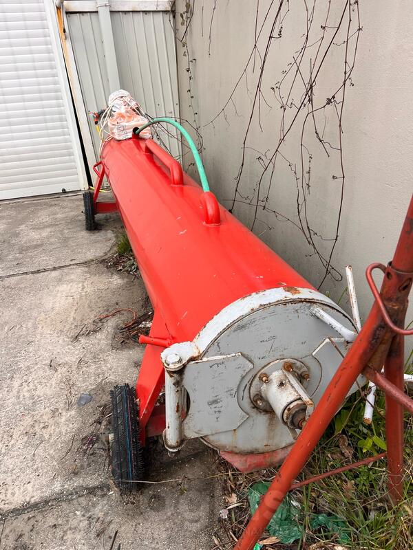 Prodajem masinu za pranje tepiha 