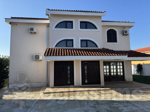 Porodična kuća 340m2 - Podgorica - > Okolina grada