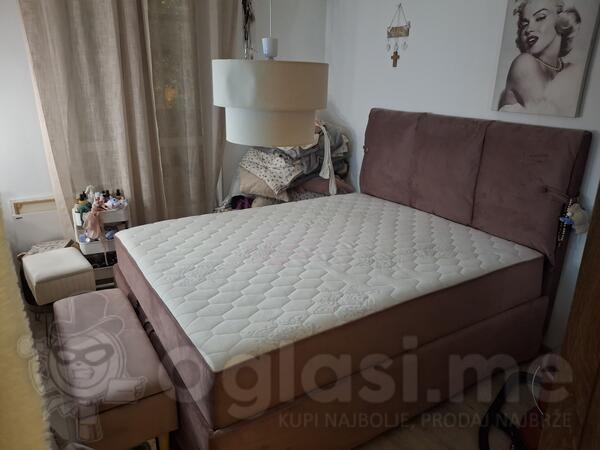 Francuski krevet sa ostavom i tabure