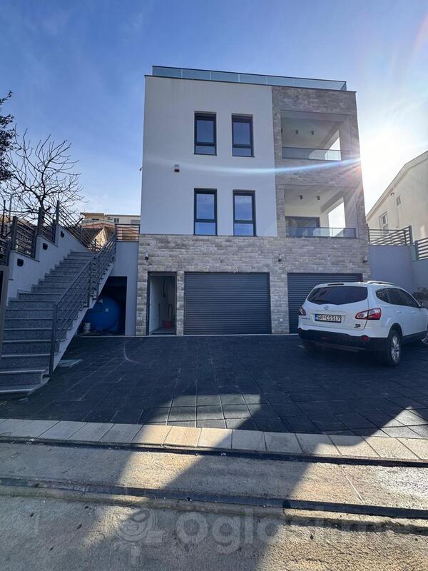 Dvojna kuća 300m2 - Bar - Bar (uži dio)