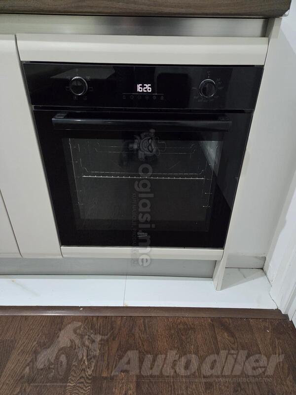 Pecnica, grilna ploca i aspirator