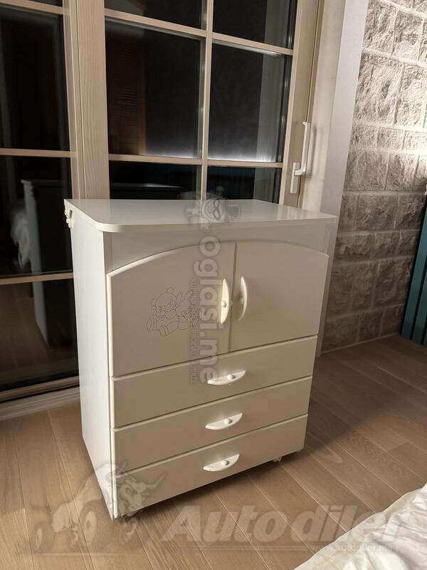 Ormarić za presvlačenje 