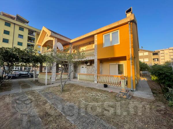 Porodična kuća 250m2 - Podgorica - Stari Aerodrom