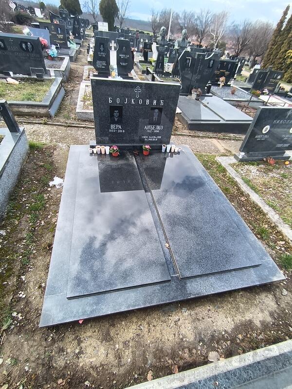 spomenici i porodicne grobnice